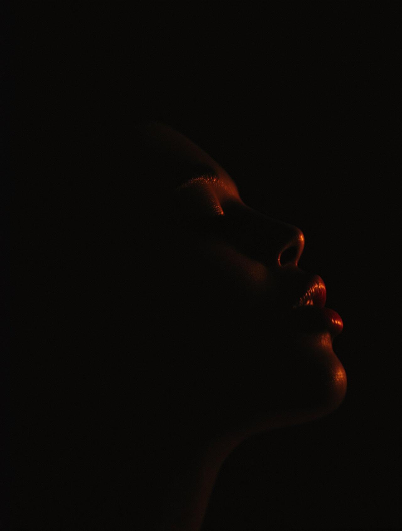 暗调光影的情绪表达 - 尤果网 尤果网-禁欲系写真作品-暗调光影的情绪表达